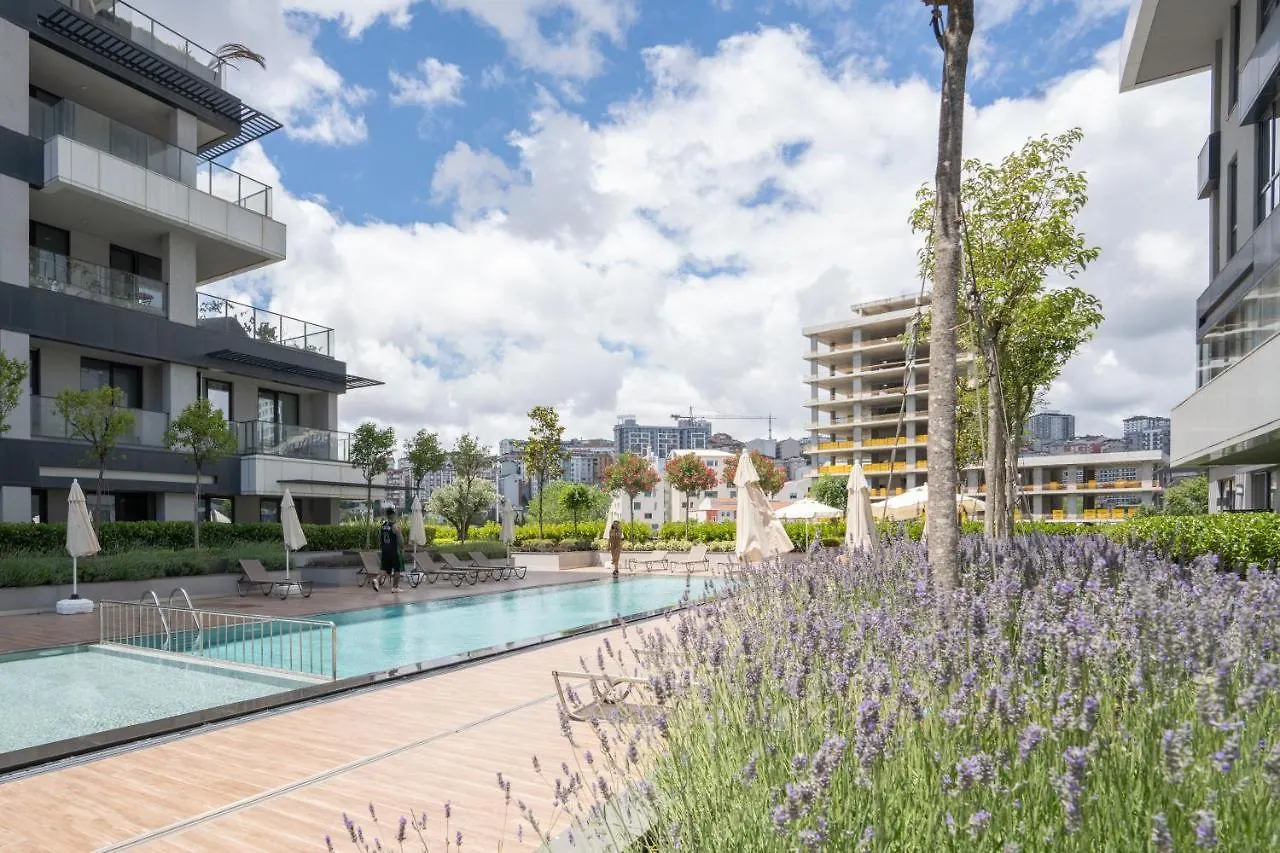 Near Airport Metro 1-Bdr Apt Wi-Fipoolgym Istanbul Apartment
