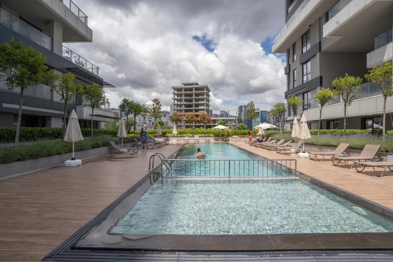 Near Airport Metro 1-Bdr Apt Wi-Fipoolgym Istanbul Apartment
