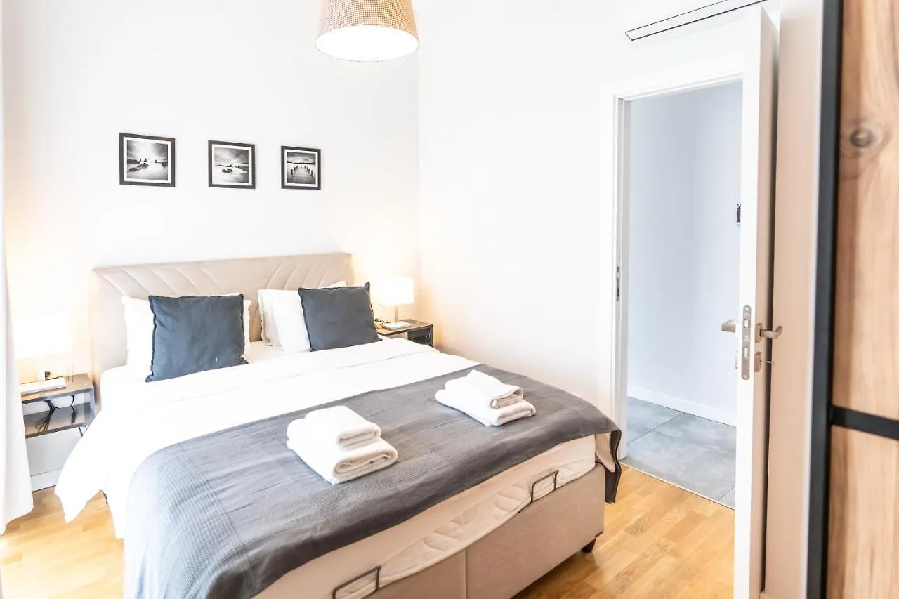 Near Airport Metro 1-Bdr Apt Wi-Fipoolgym Istanbul Apartment