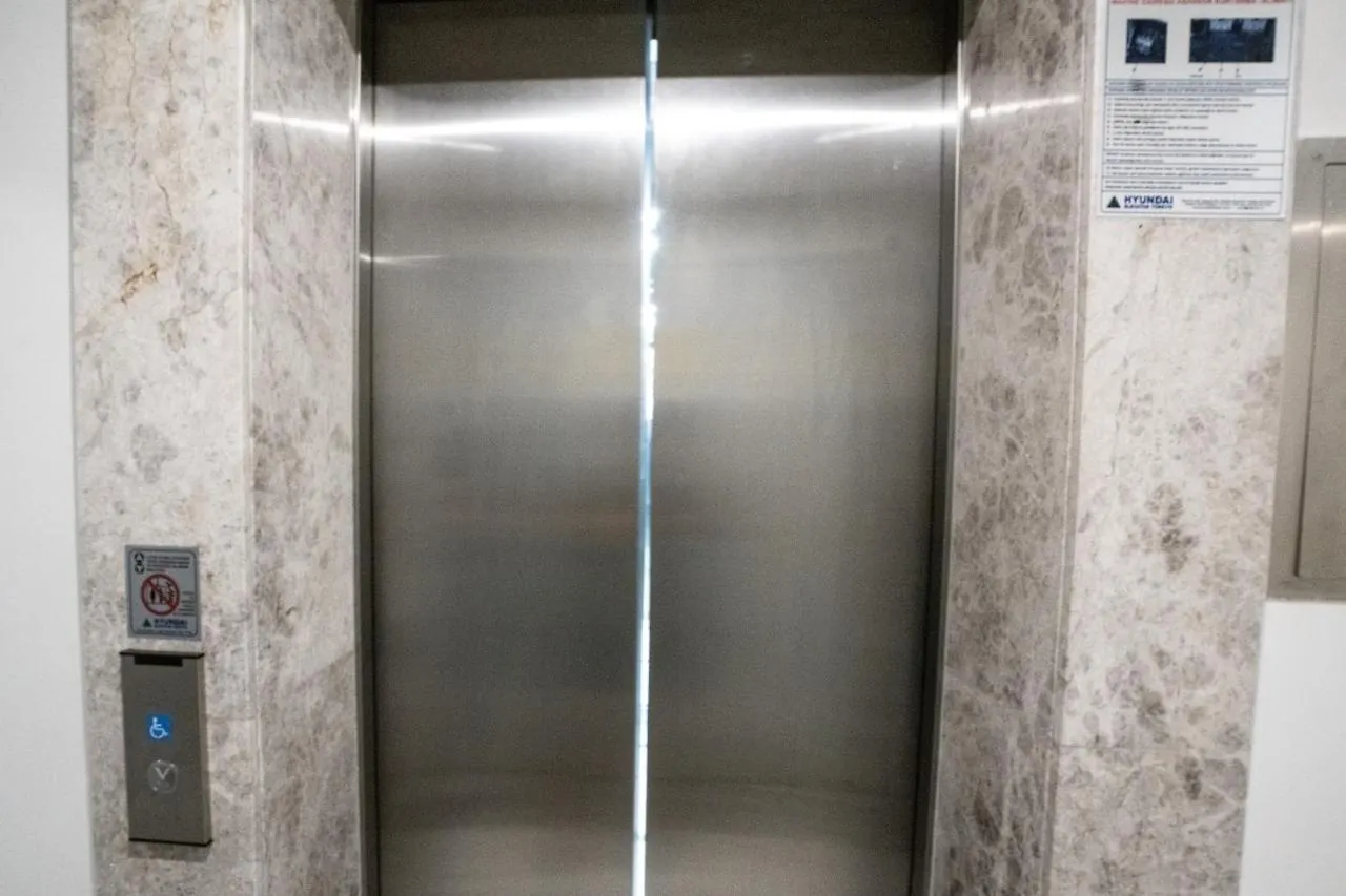 Near Airport Metro 1-Bdr Apt Wi-Fipoolgym Istanbul 0*,