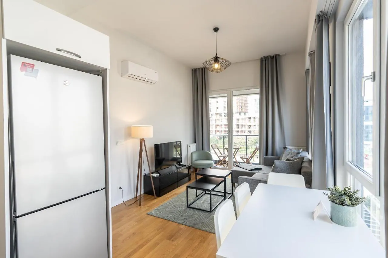 Near Airport Metro 1-Bdr Apt Wi-Fipoolgym Istanbul