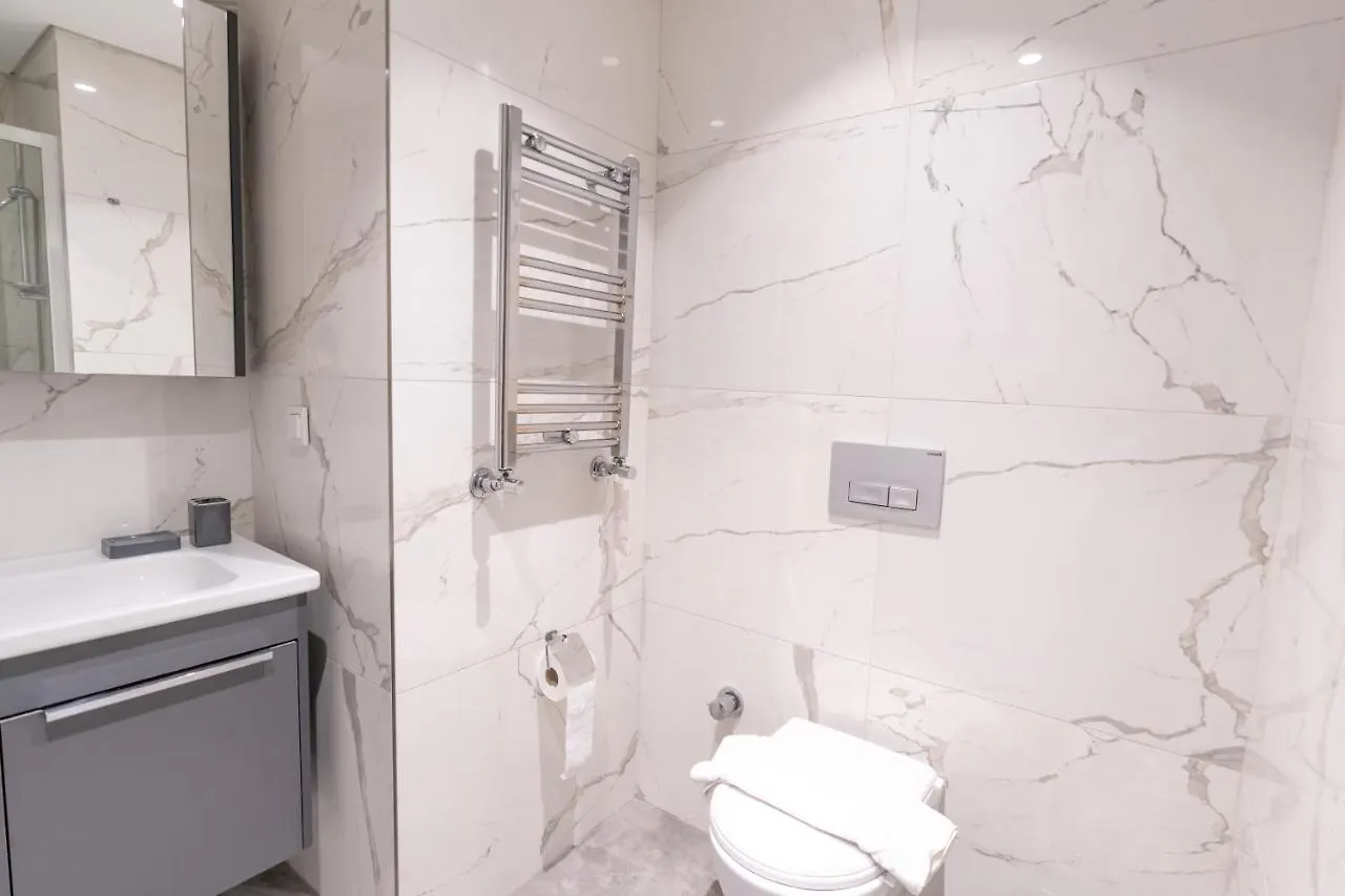 Near Airport Metro 1-Bdr Apt Wi-Fipoolgym Istanbul 0*,  Turcia