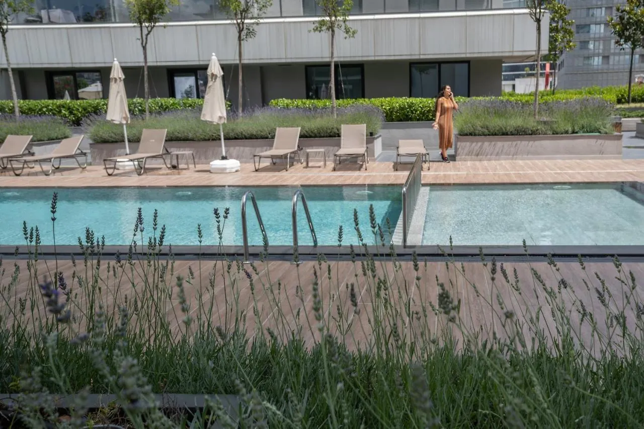 Near Airport Metro 1-Bdr Apt Wi-Fipoolgym Istambul Appartement
