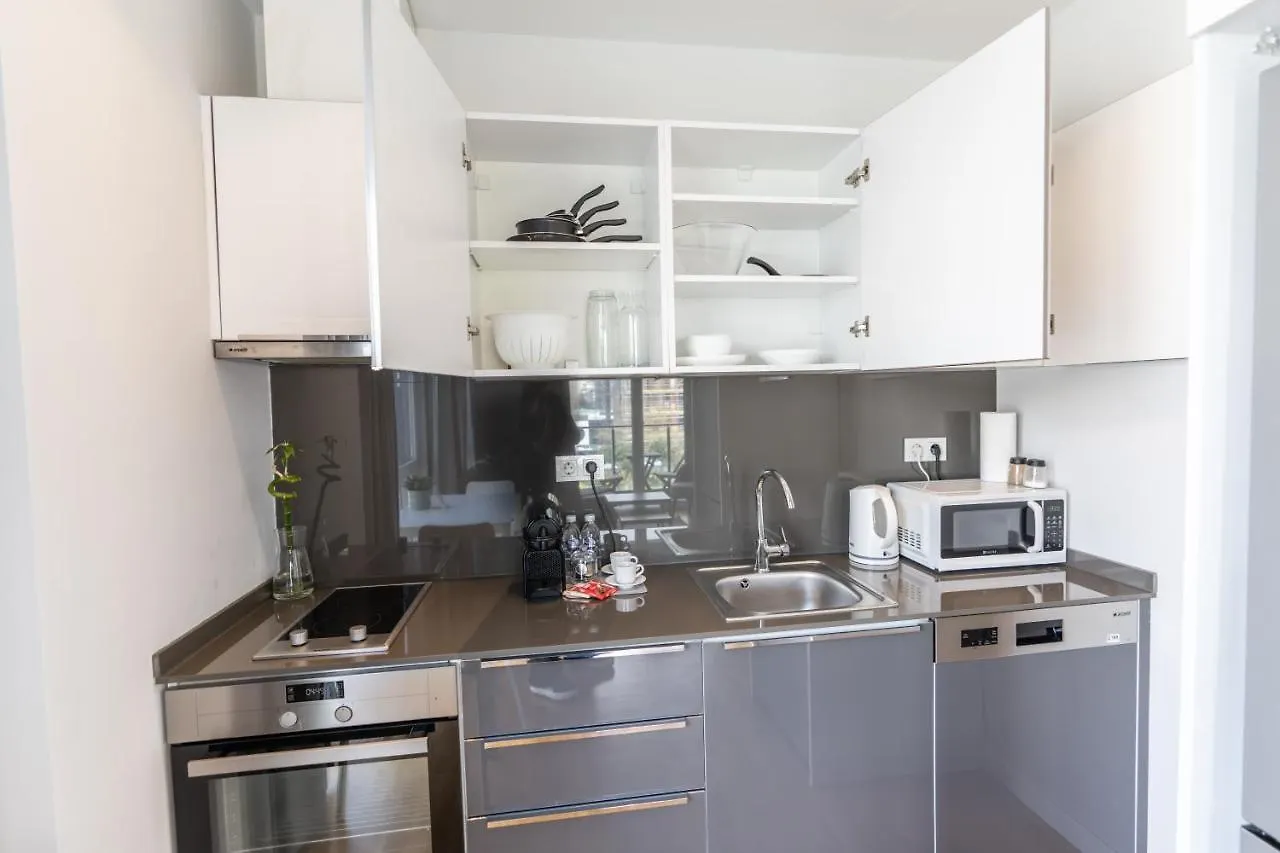 Near Airport Metro 1-Bdr Apt Wi-Fipoolgym Istambul 0*,  Turquie