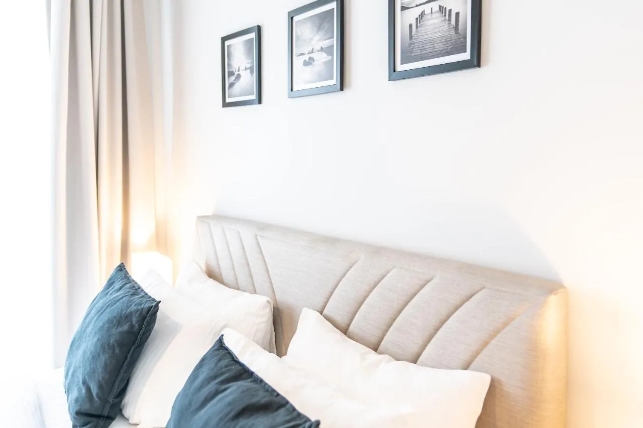 Near Airport Metro 1-Bdr Apt Wi-Fipoolgym Istambul