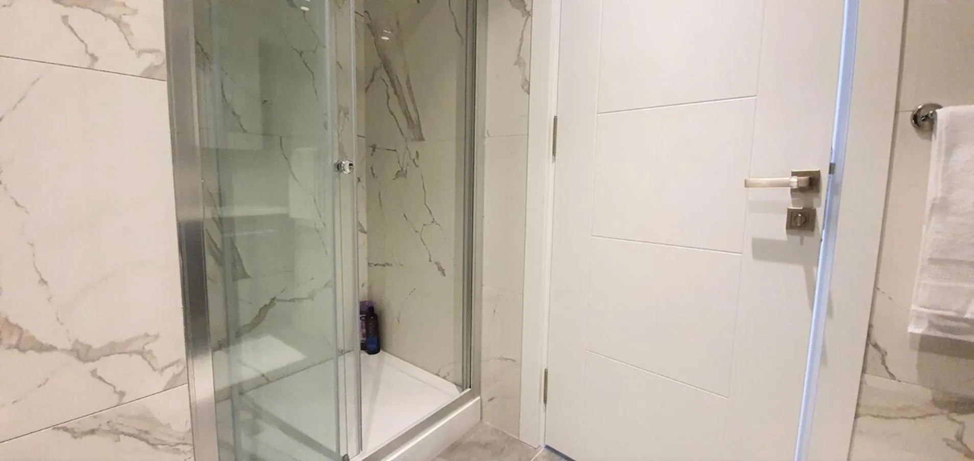 Near Airport Metro 1-Bdr Apt Wi-Fipoolgym Istambul Turquie
